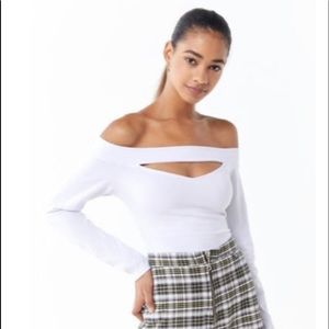 White urban outfitters top💛